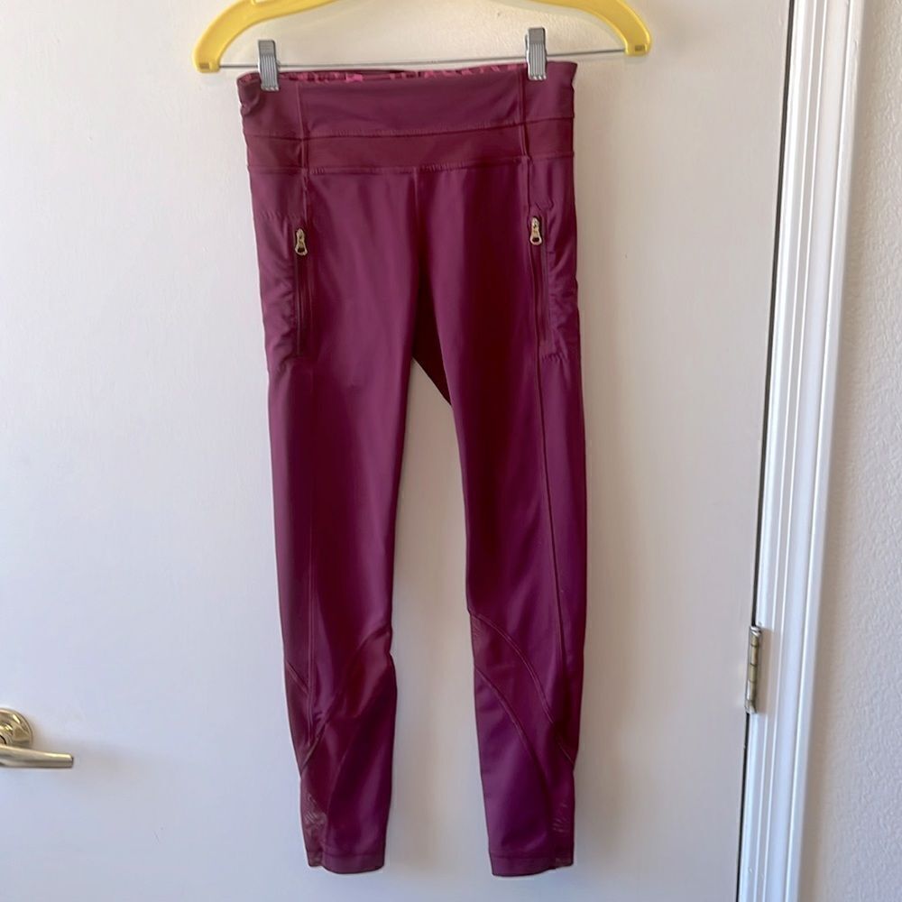 Lululemon Vintage Plum Front Zip Pockets with Mesh Detail Size 4 GUC plum
